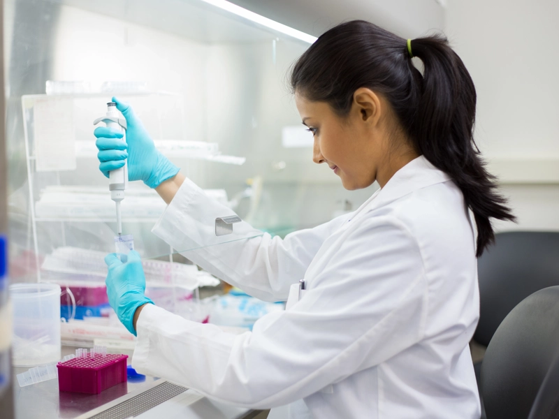 lab technician analyzing dna samples in a lab