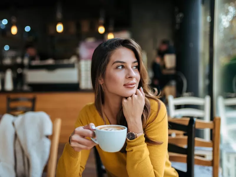 patient enjoying a coffee at a shop after recovering from UTI