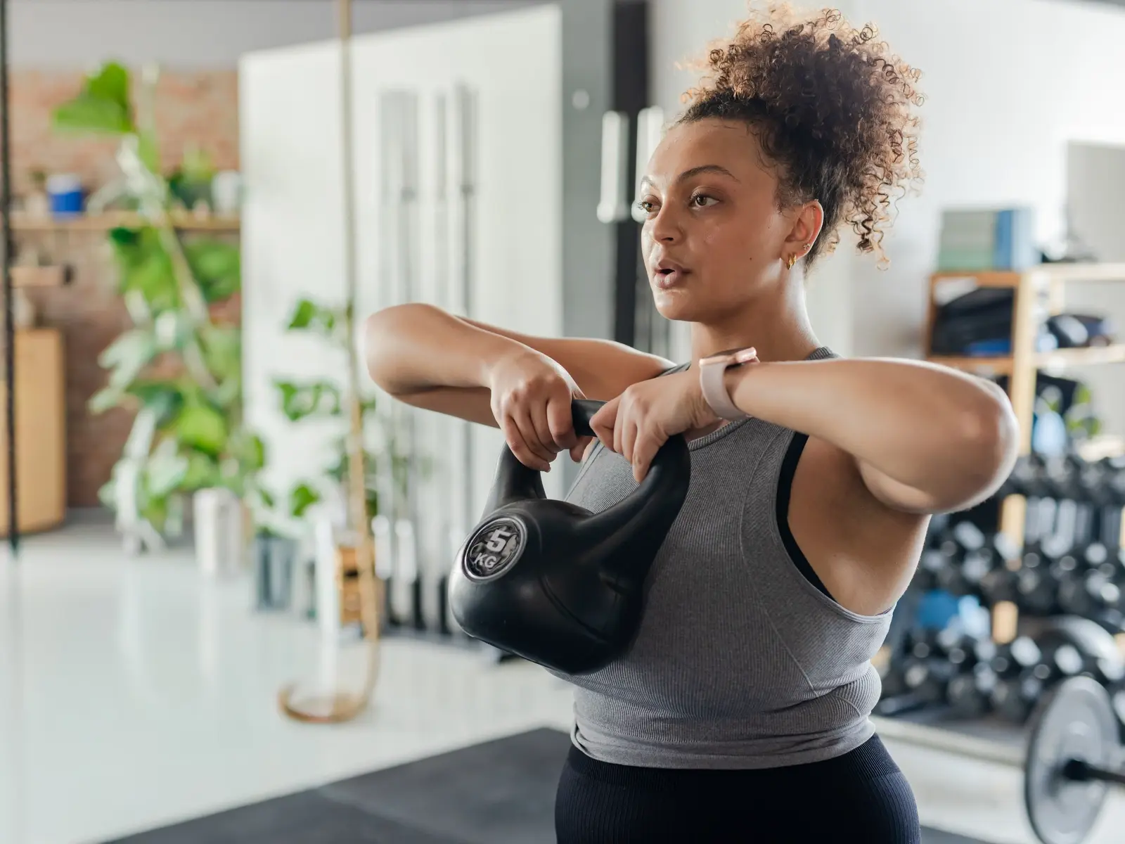 Strength training for women: Benefits, myths and 3 tips to get started