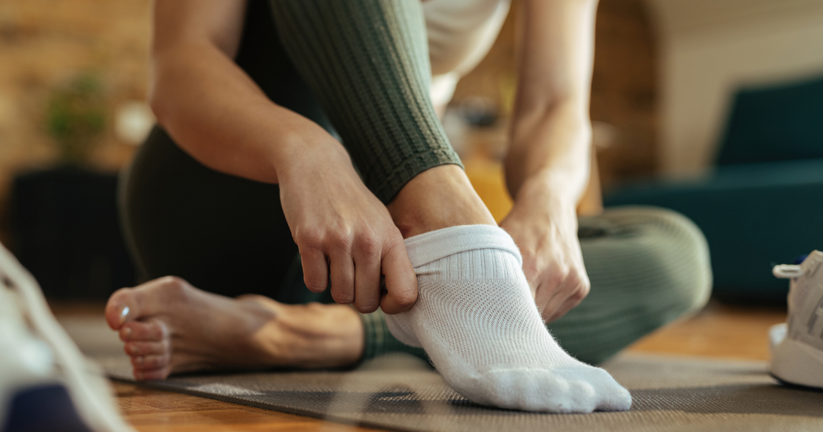 Why does the arch of my foot hurt? 3 ways to relieve foot arch pain