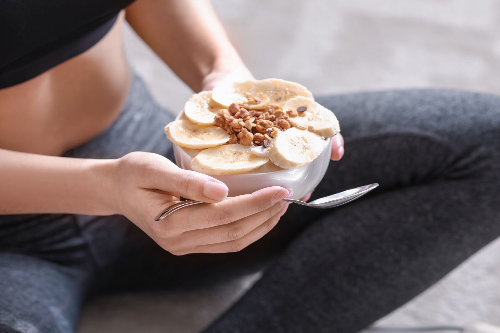 How much protein should discount you eat before a workout