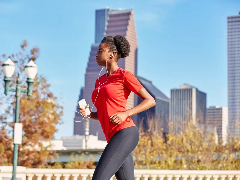women suffering from snapping hip syndrome out for a walk