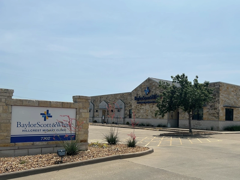 Exterior photo of Baylor Scott & White Hillcrest Midway Clinic