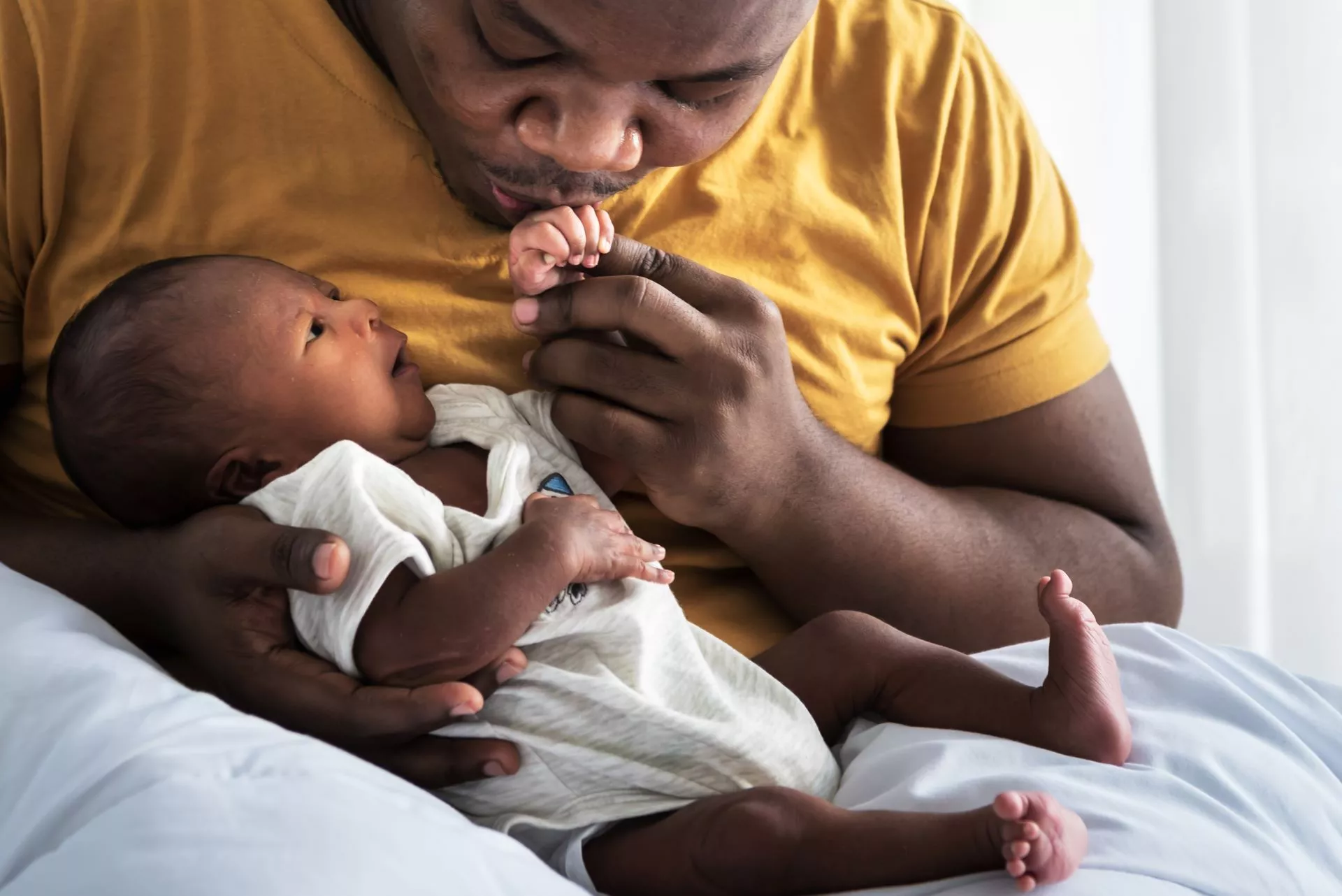 Los elementos esenciales de la Bolsa de papá: 12 cosas que los futuros  padres necesitan en el hospital