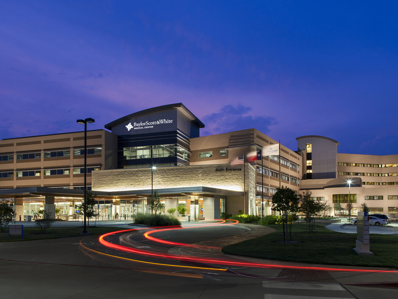 A  front view of Baylor Scott and White's Grapevine, TX location at night
