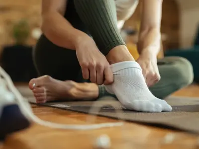 Why does the arch of my foot hurt? 3 ways to relieve foot arch pain.jpeg