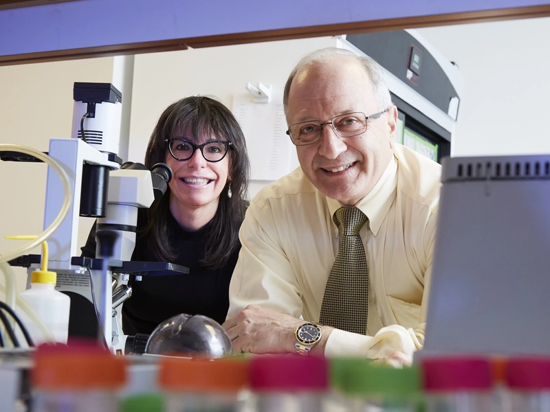 Dr. Spechler and Souza in the Esophageal lab