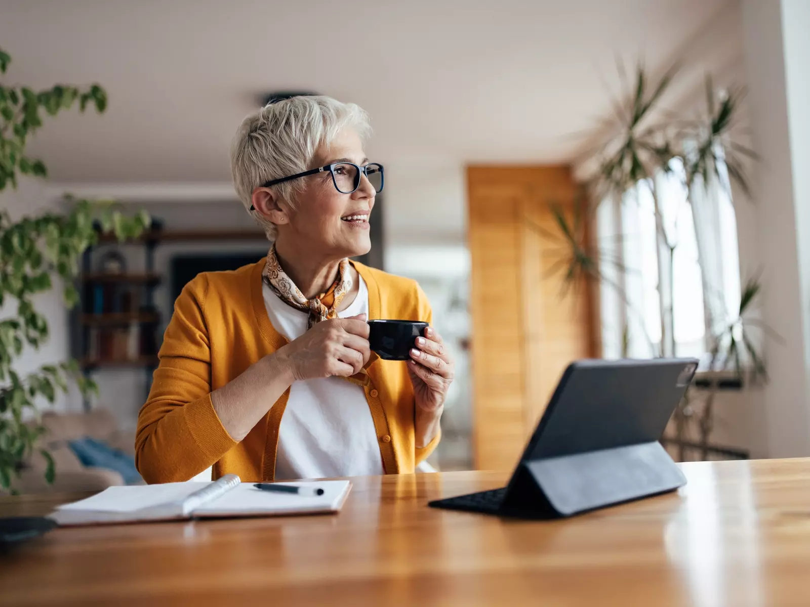 8 tips for women menopause at work 